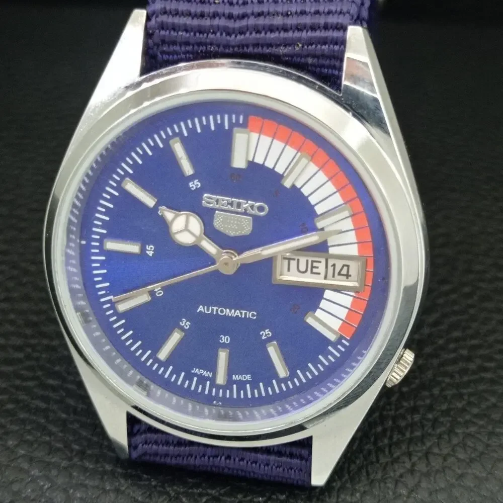 Vintage 1973 Seiko Automatic Mens Silver Watch W/daydate & Blue accents